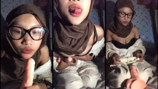 Bokep Malasia Ukhti Sabria Remasin Payudara