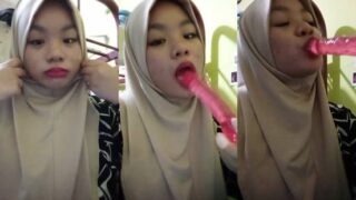 Bokep cila jilbab cokelat jilatin dildo pink